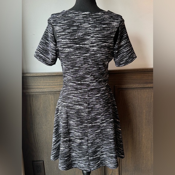 Derek Heart Black & White Short Sleeve Fit-and-Flare Dress Large - Picture 4 of 7